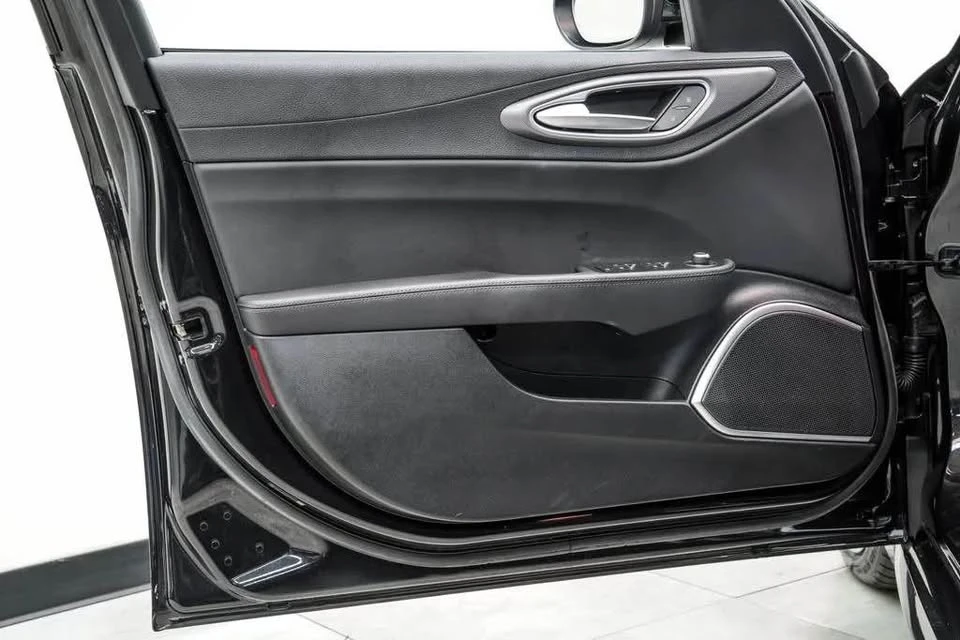 2022 Alfa Romeo Giulia - Image 17 of 17