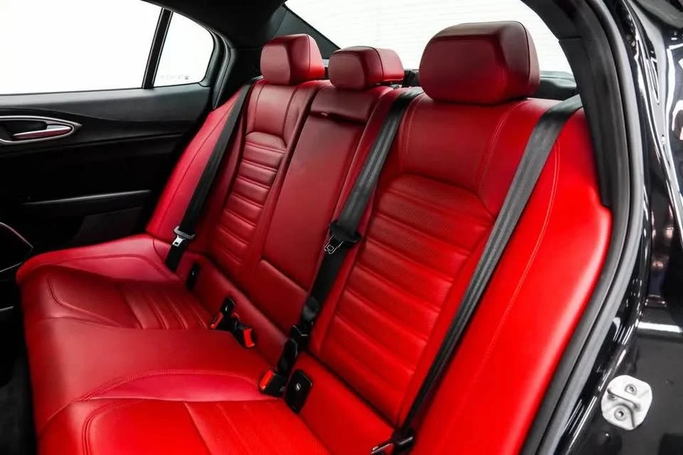 2022 Alfa Romeo Giulia - Image 8 of 17