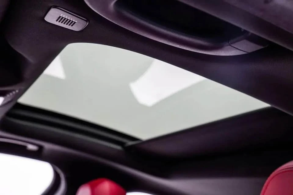 2022 Alfa Romeo Giulia - Image 9 of 17