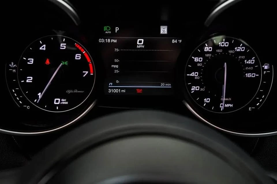 2022 Alfa Romeo Giulia - Image 16 of 17