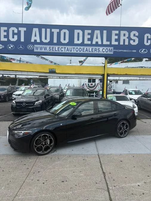 2022 Alfa Romeo Giulia - Image 5 of 13