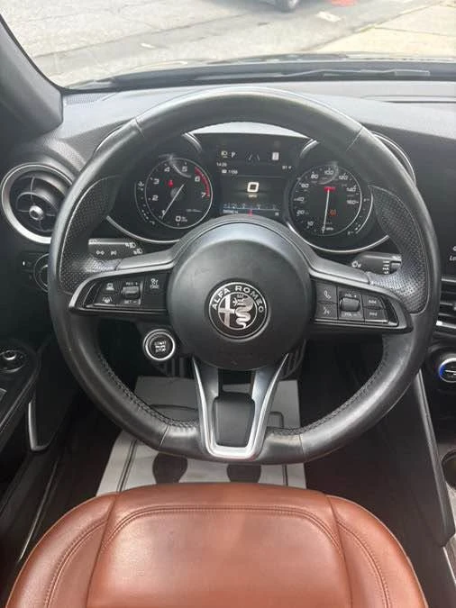 2022 Alfa Romeo Giulia - Image 12 of 13