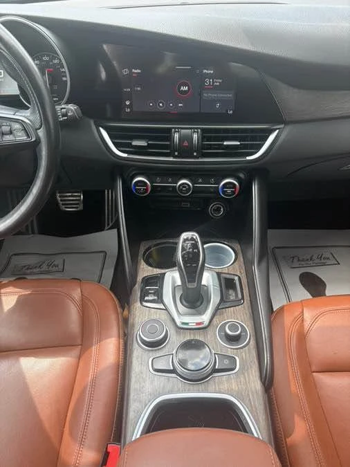 2022 Alfa Romeo Giulia - Image 11 of 13
