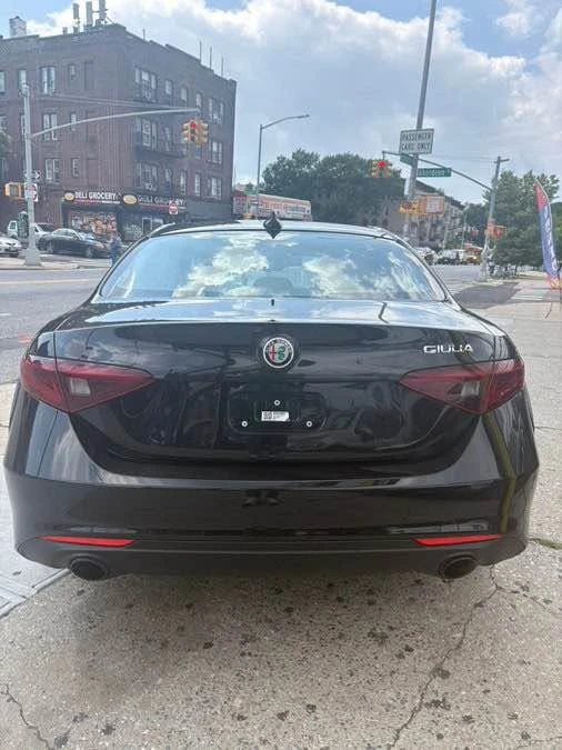 2022 Alfa Romeo Giulia - Image 7 of 13