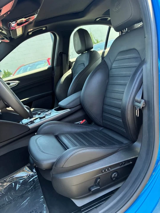 2022 Alfa Romeo Giulia - Image 16 of 17