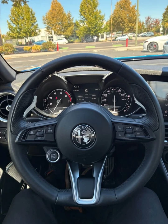 2022 Alfa Romeo Giulia - Image 12 of 17