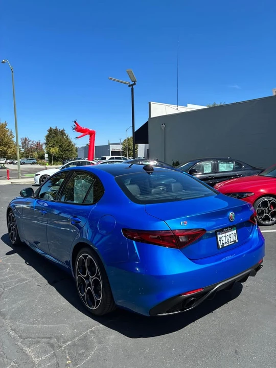 2022 Alfa Romeo Giulia - Image 8 of 17