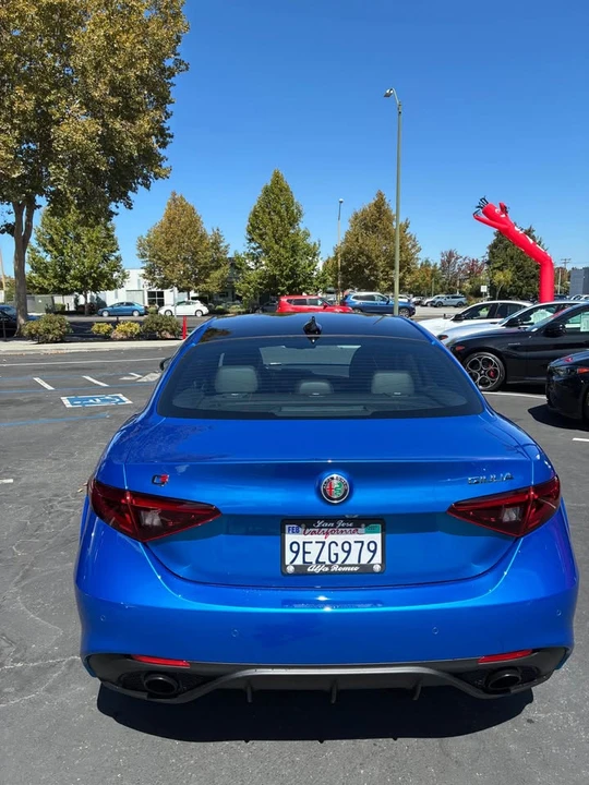 2022 Alfa Romeo Giulia - Image 7 of 17