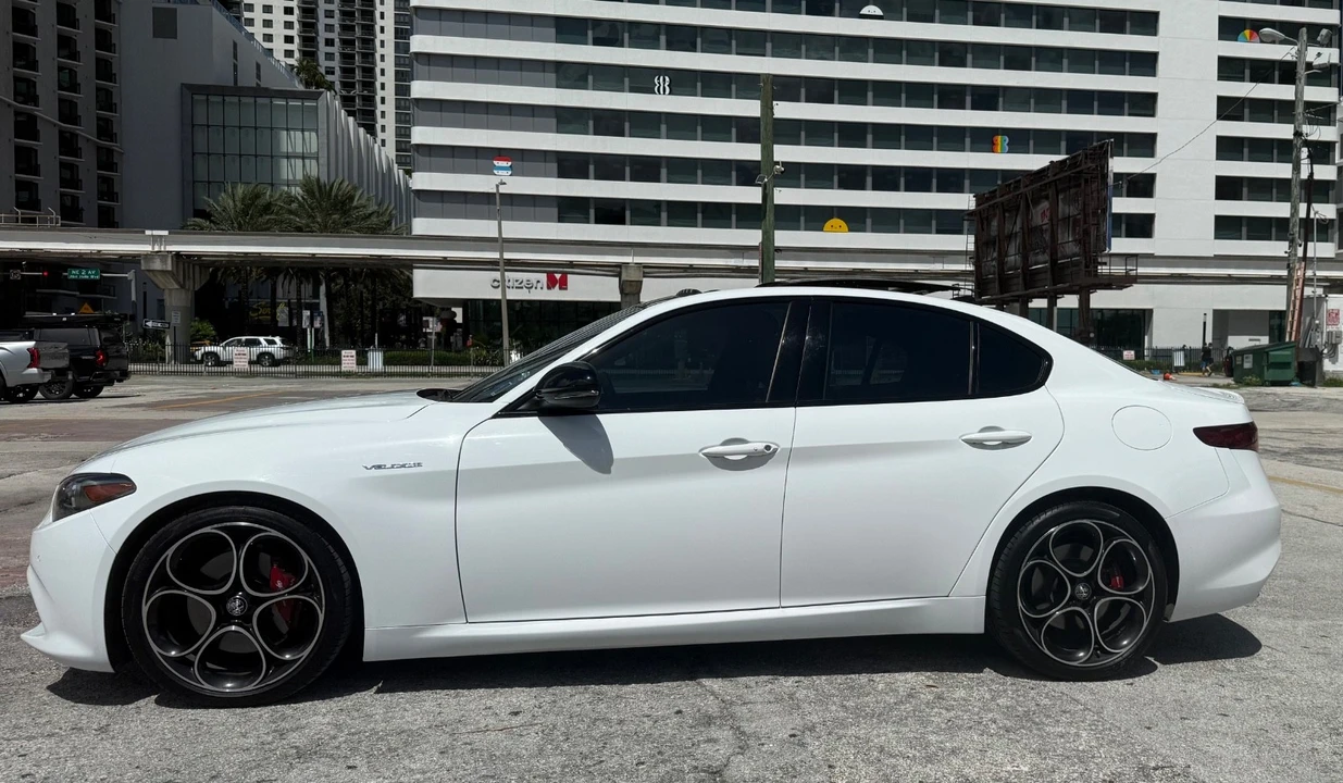 2022 Alfa Romeo Giulia - Image 3 of 26
