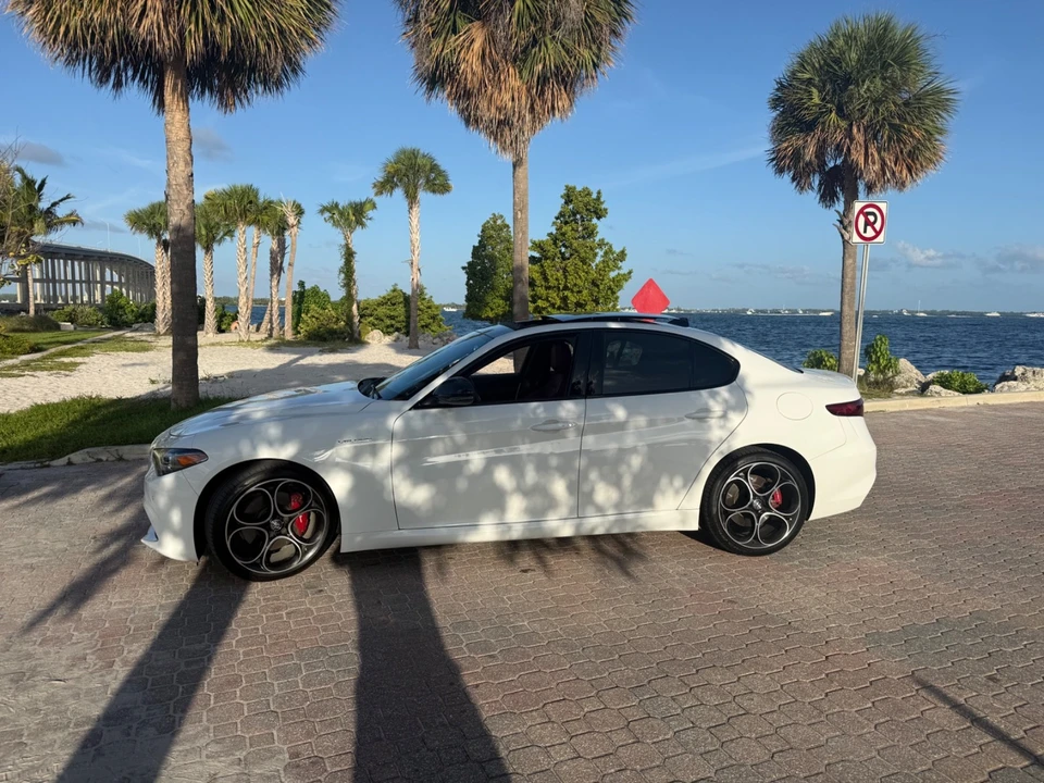 2022 Alfa Romeo Giulia - Image 5 of 26