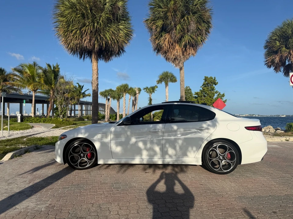 2022 Alfa Romeo Giulia - Image 4 of 26