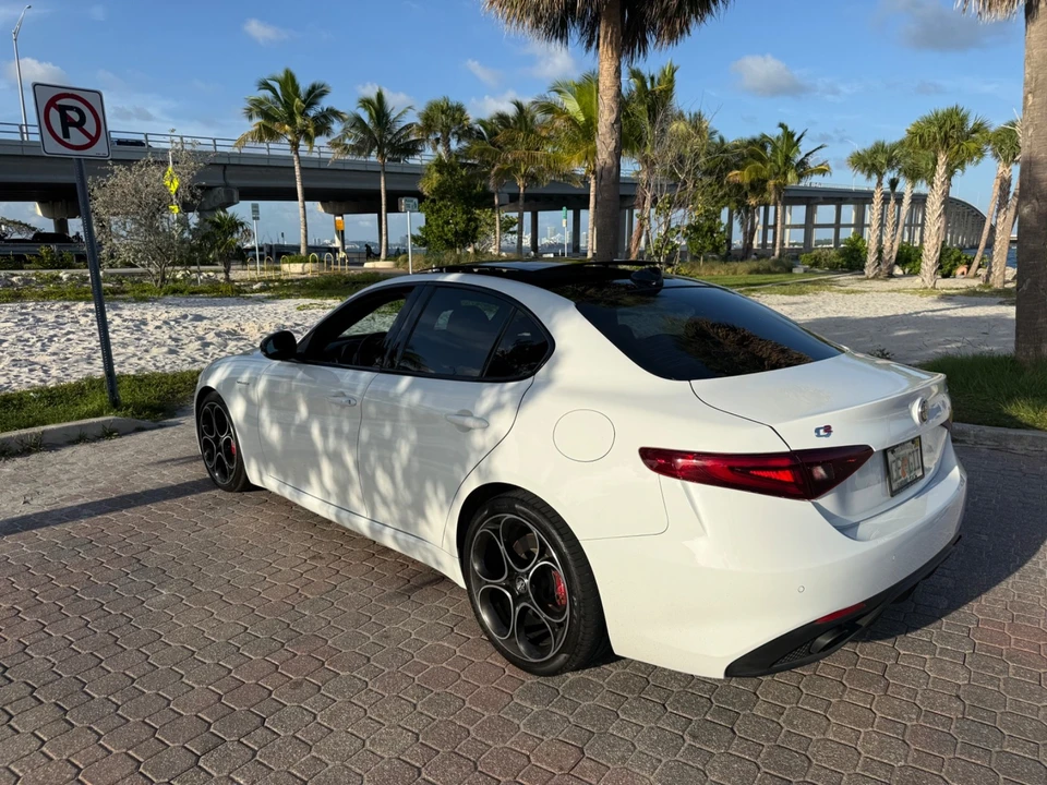 2022 Alfa Romeo Giulia - Image 6 of 26