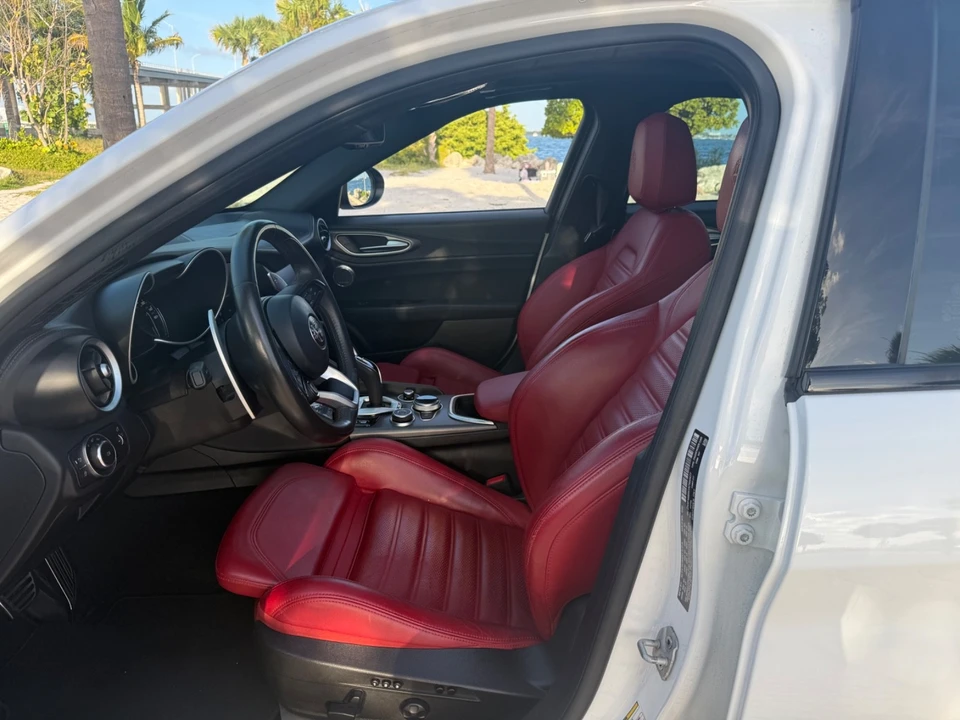 2022 Alfa Romeo Giulia - Image 18 of 26