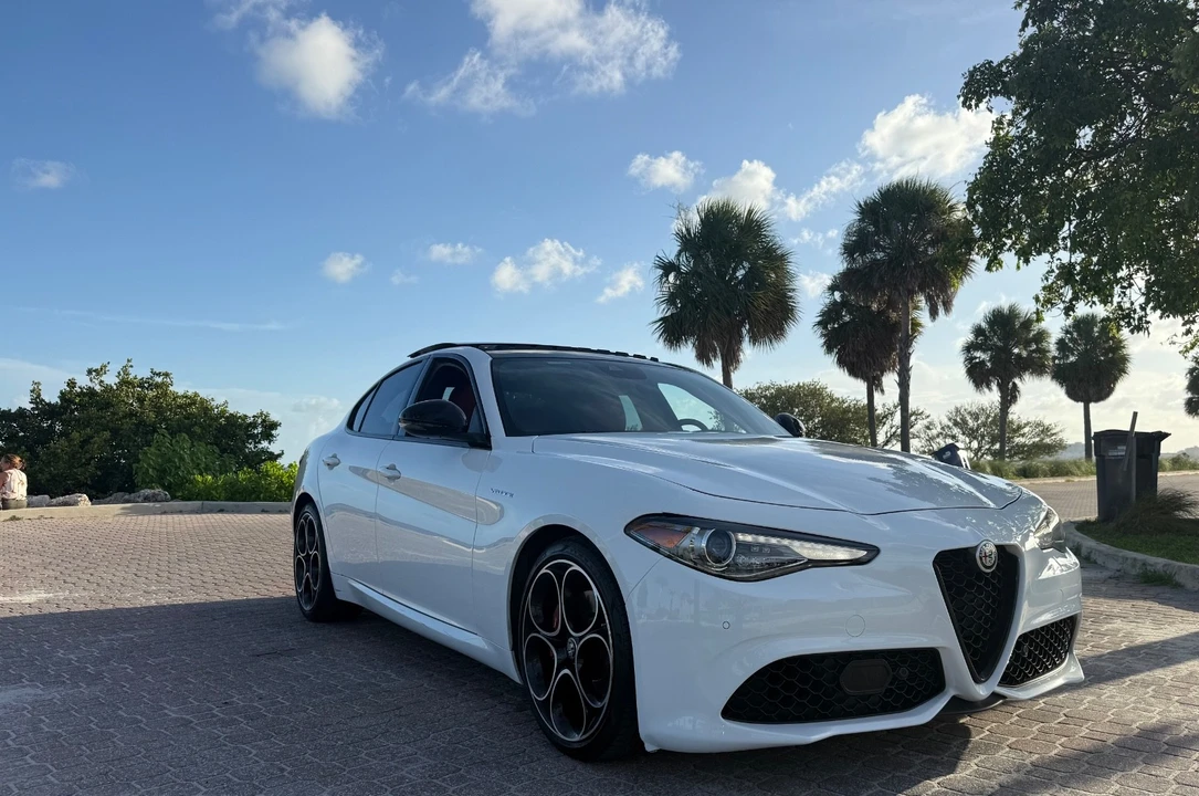 2022 Alfa Romeo Giulia - Image 8 of 26