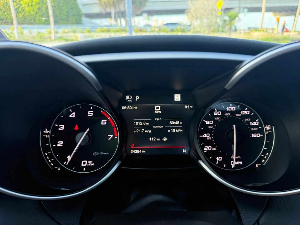 2022 Alfa Romeo Giulia - Image 19 of 26