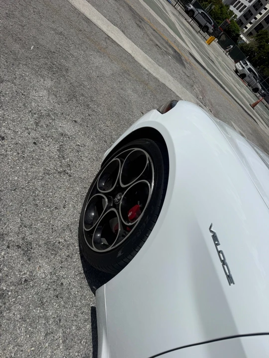 2022 Alfa Romeo Giulia - Image 25 of 26