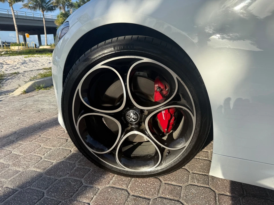 2022 Alfa Romeo Giulia - Image 22 of 26