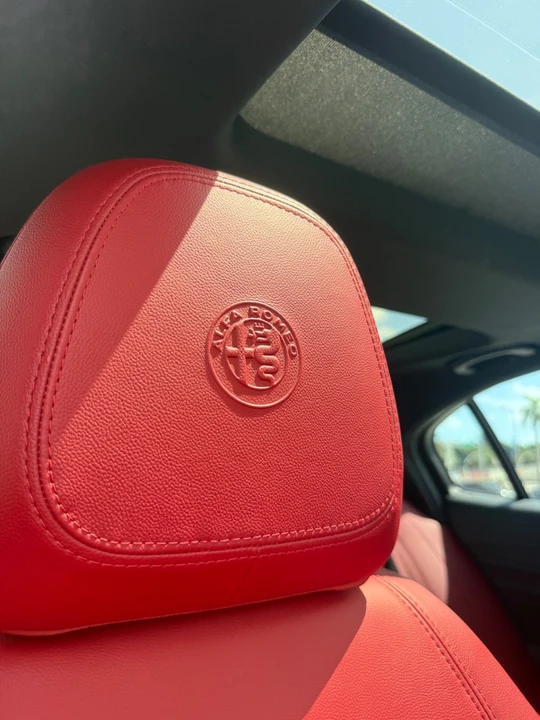 2022 Alfa Romeo Giulia - Image 15 of 26