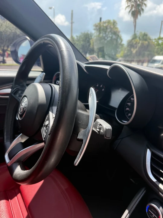 2022 Alfa Romeo Giulia - Image 16 of 26