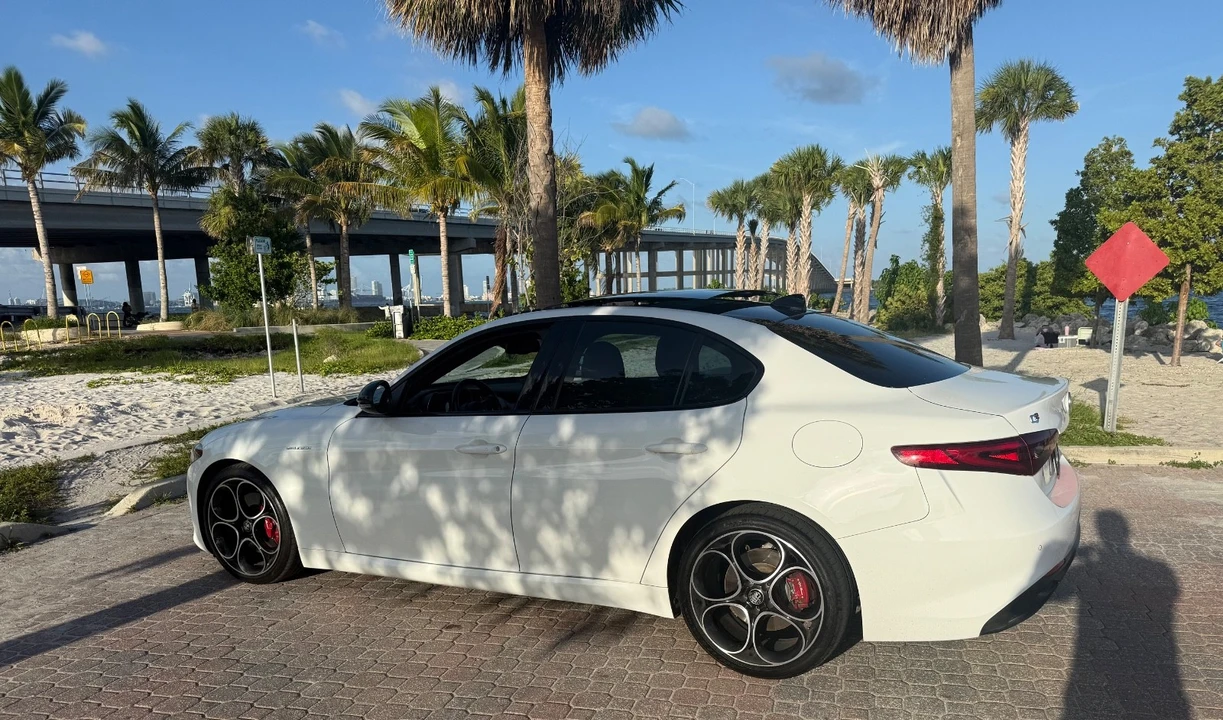 2022 Alfa Romeo Giulia - Image 11 of 26