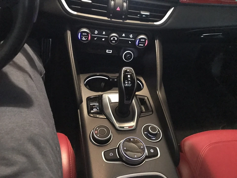 2022 Alfa Romeo Giulia - Image 7 of 20