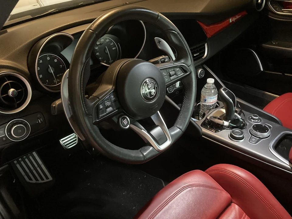 2022 Alfa Romeo Giulia - Image 17 of 20