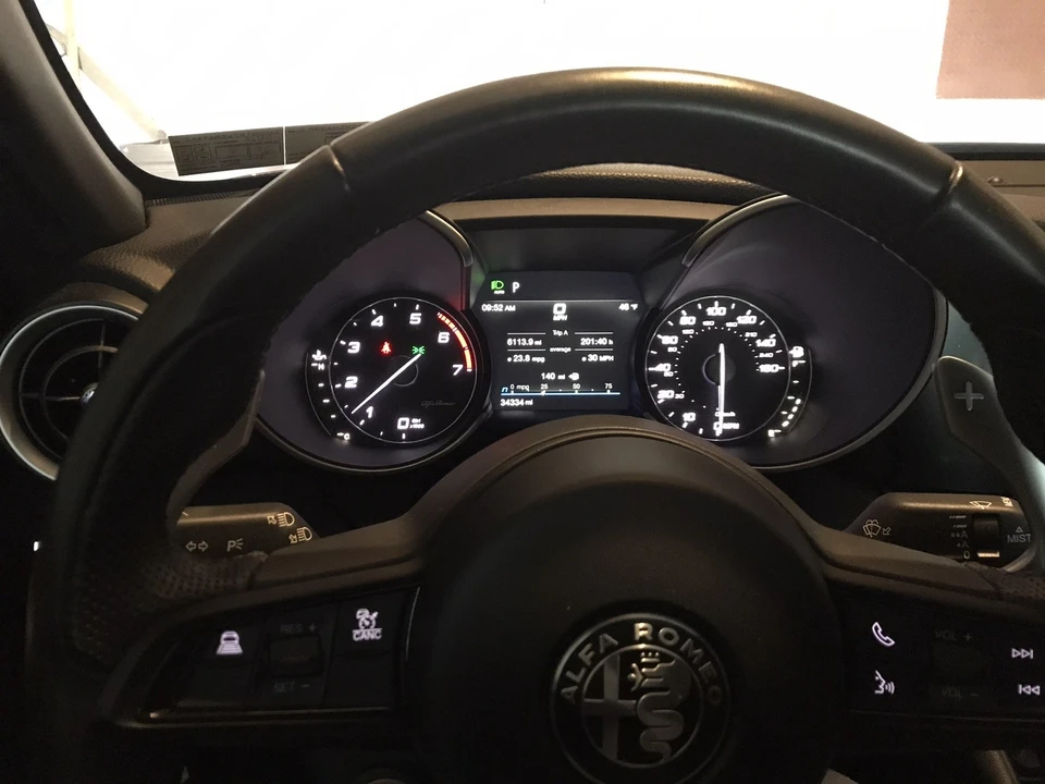 2022 Alfa Romeo Giulia - Image 10 of 20