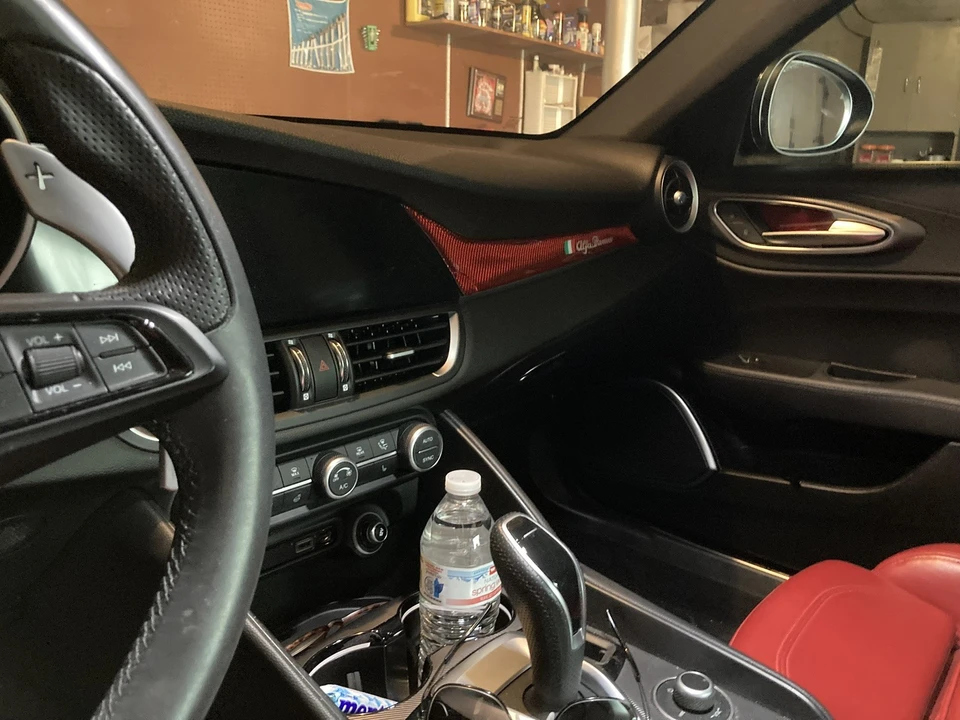 2022 Alfa Romeo Giulia - Image 15 of 20