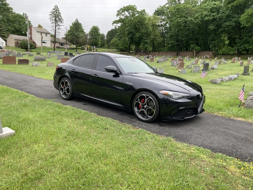 2022 Alfa Romeo Giulia - Image 2 of 20
