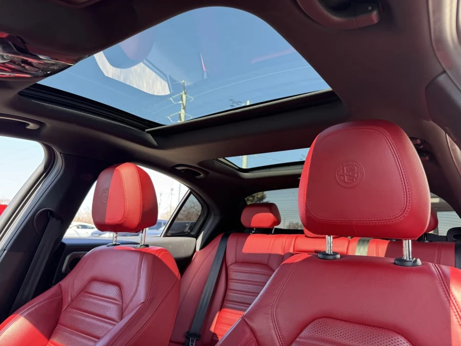 2022 Alfa Romeo Giulia - Image 4 of 6