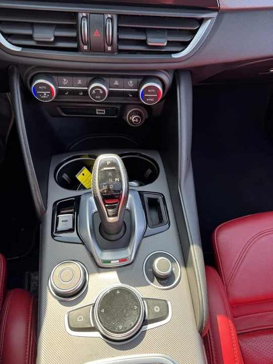 2022 Alfa Romeo Giulia - Image 6 of 6