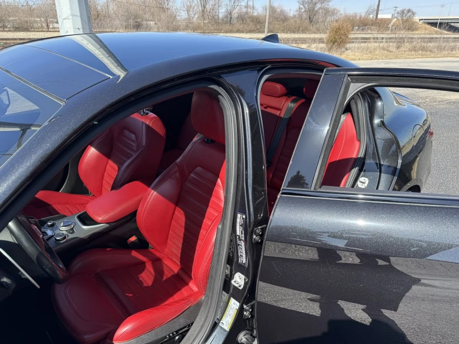 2022 Alfa Romeo Giulia - Image 5 of 6