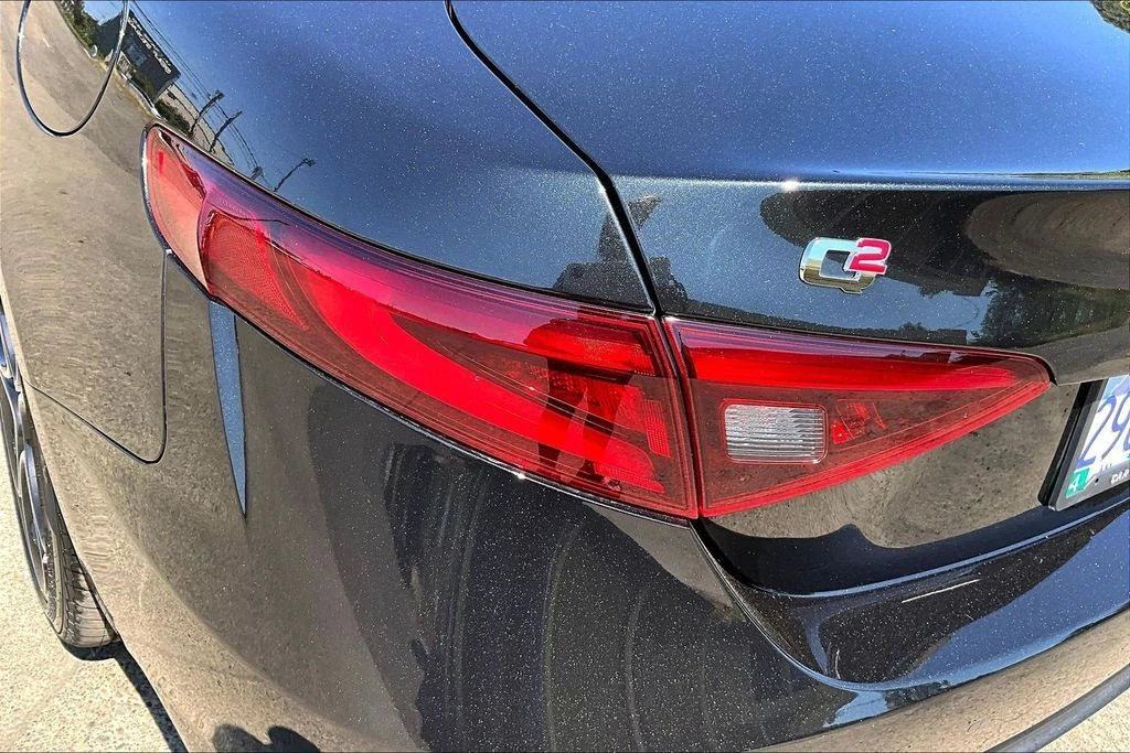 2022 Alfa Romeo Giulia - Image 27 of 31