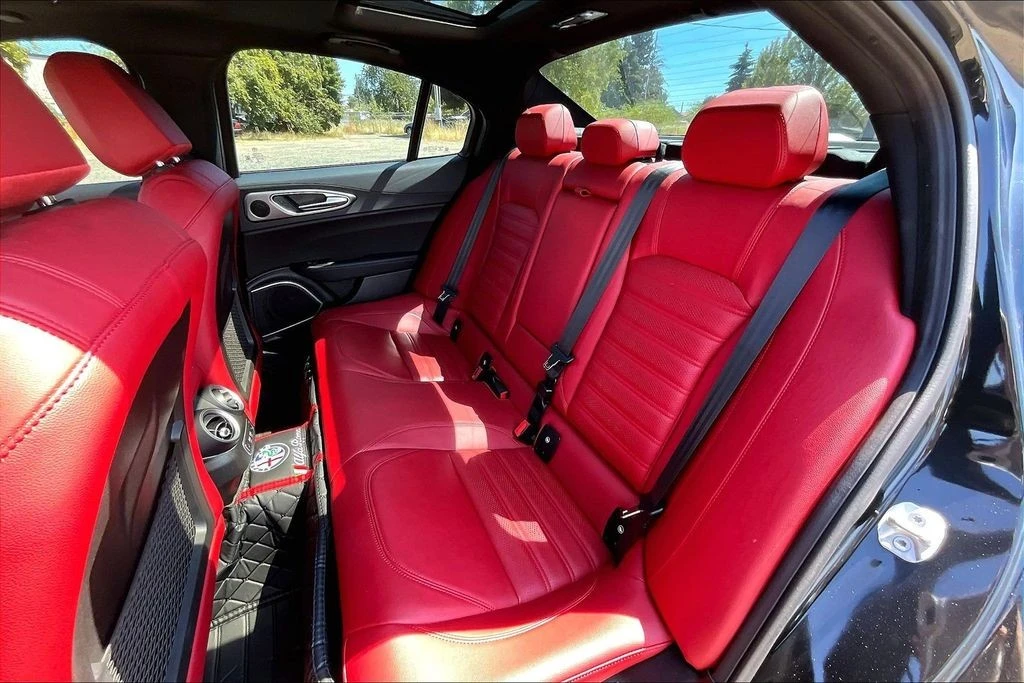 2022 Alfa Romeo Giulia - Image 20 of 31