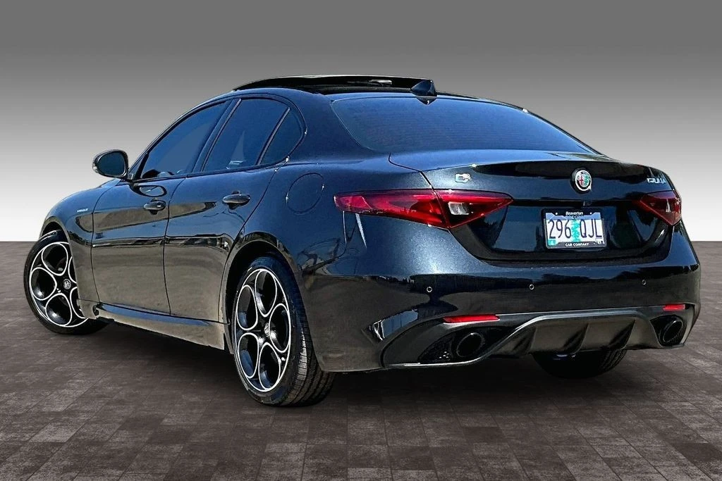 2022 Alfa Romeo Giulia - Image 12 of 31