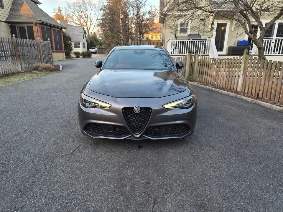 2022 Alfa Romeo Giulia - Image 6 of 31