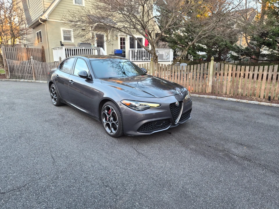 2022 Alfa Romeo Giulia - Image 18 of 31