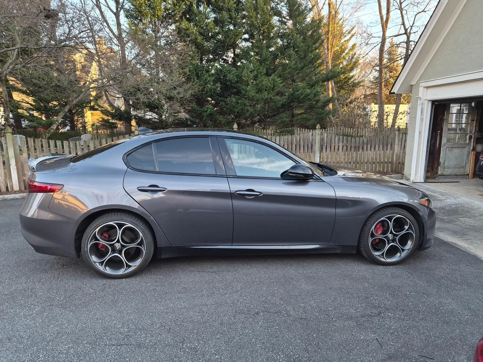2022 Alfa Romeo Giulia - Image 15 of 31