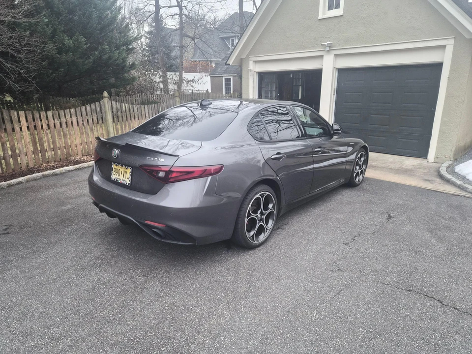 2022 Alfa Romeo Giulia - Image 14 of 31