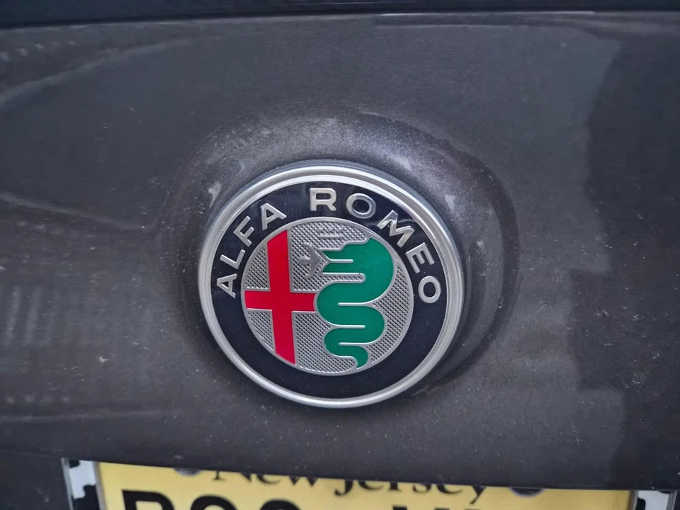 2022 Alfa Romeo Giulia - Image 28 of 31