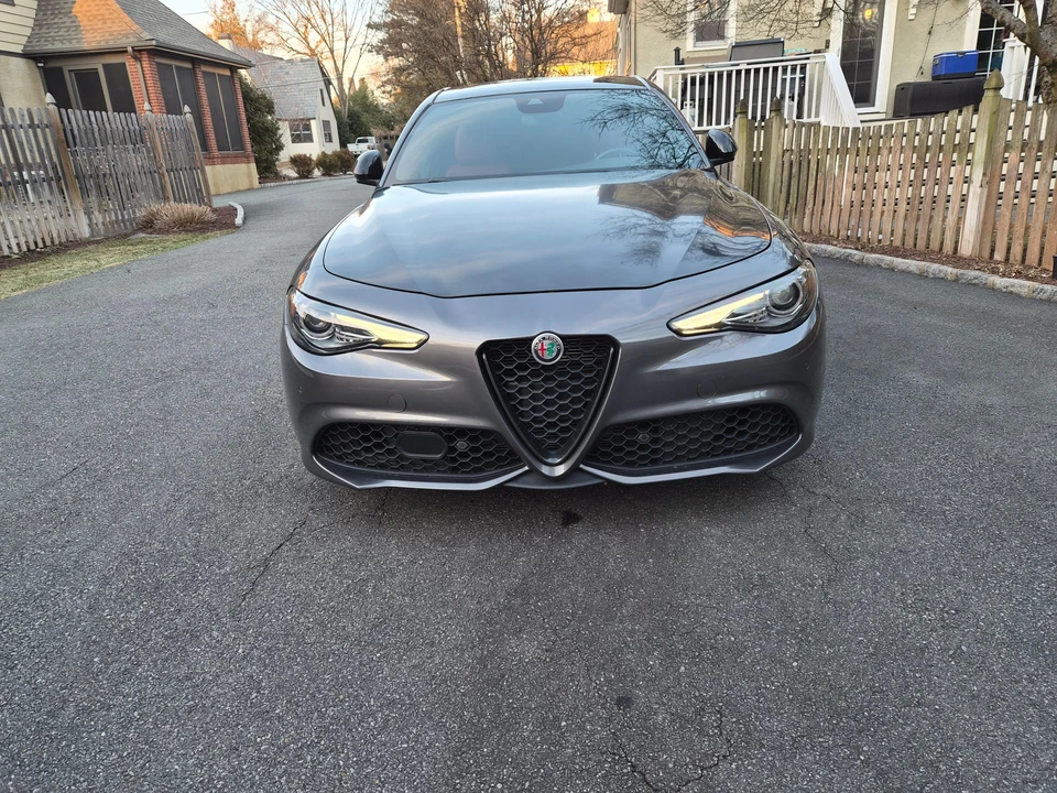2022 Alfa Romeo Giulia - Image 7 of 31