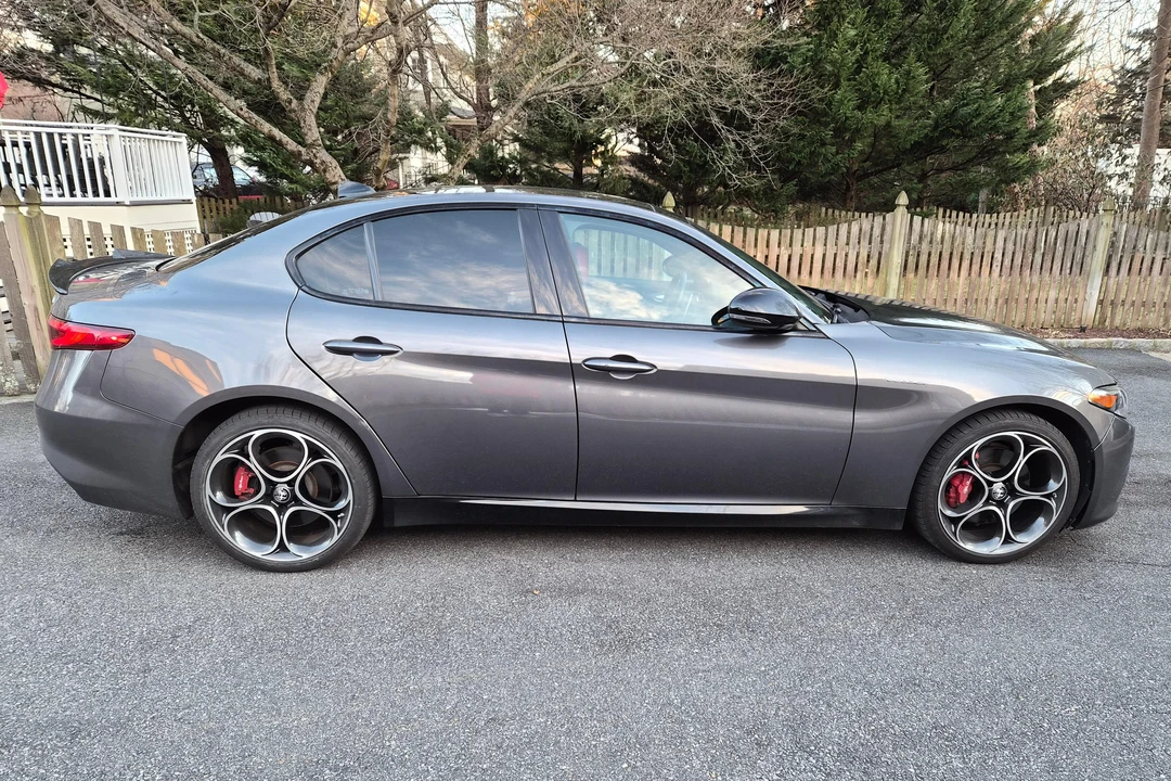 2022 Alfa Romeo Giulia - Image 3 of 31