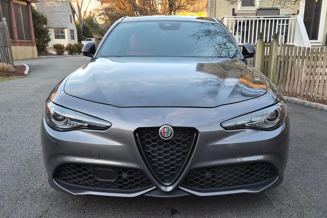 2022 Alfa Romeo Giulia - Image 2 of 31