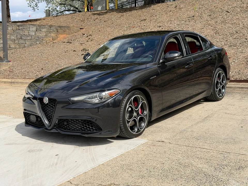 2022 Alfa Romeo Giulia - Image 8 of 21