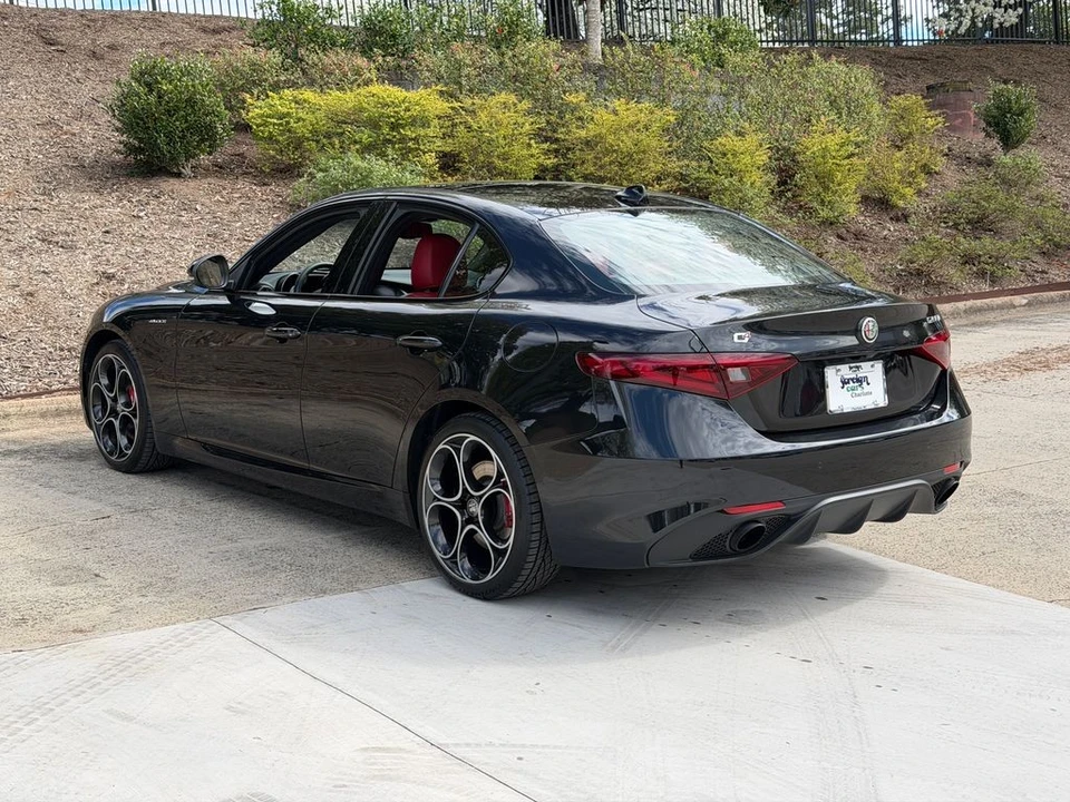 2022 Alfa Romeo Giulia - Image 6 of 21