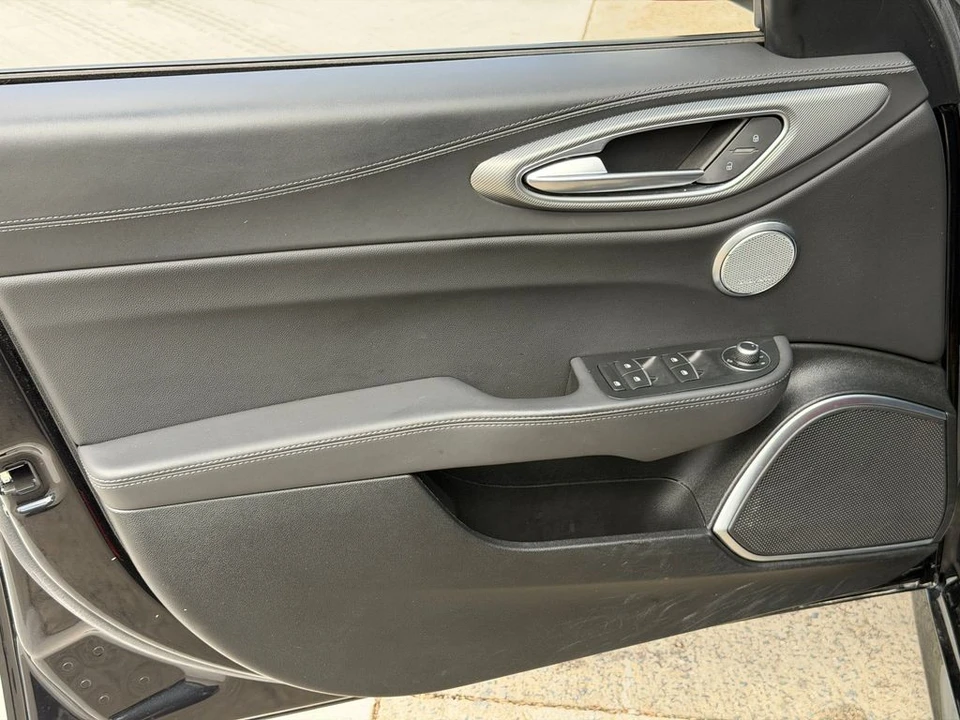 2022 Alfa Romeo Giulia - Image 12 of 21