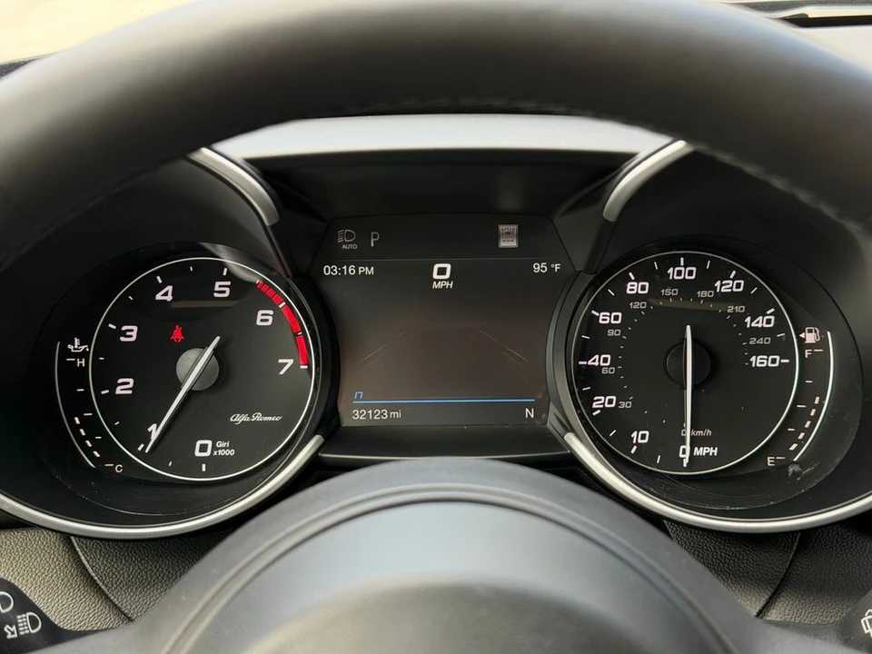2022 Alfa Romeo Giulia - Image 18 of 21