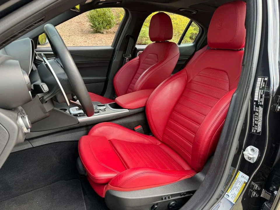 2022 Alfa Romeo Giulia - Image 15 of 21