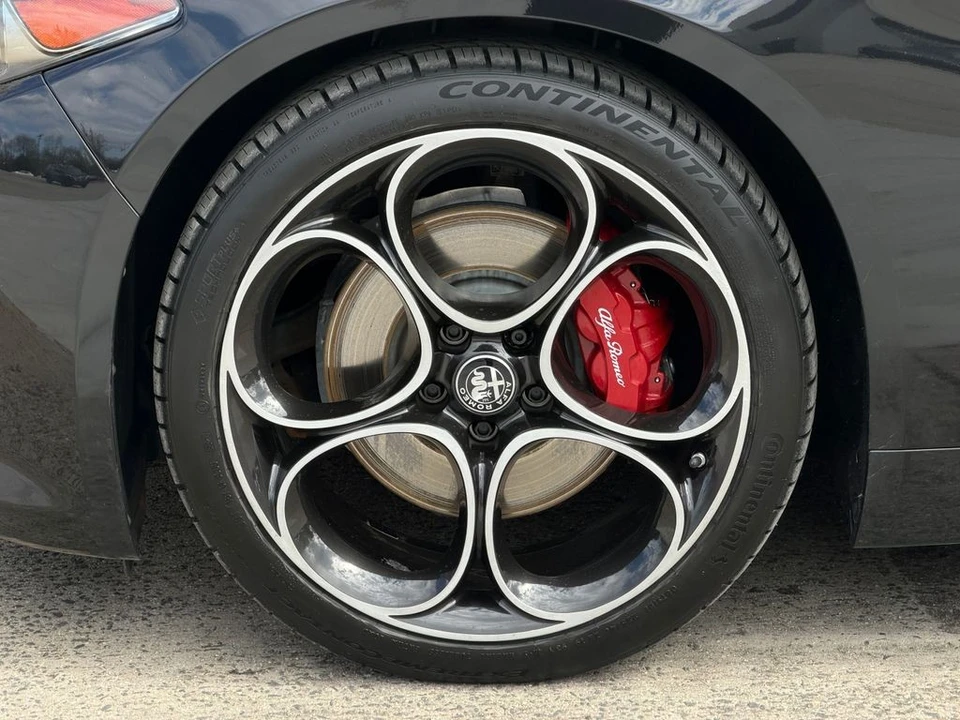 2022 Alfa Romeo Giulia - Image 11 of 21