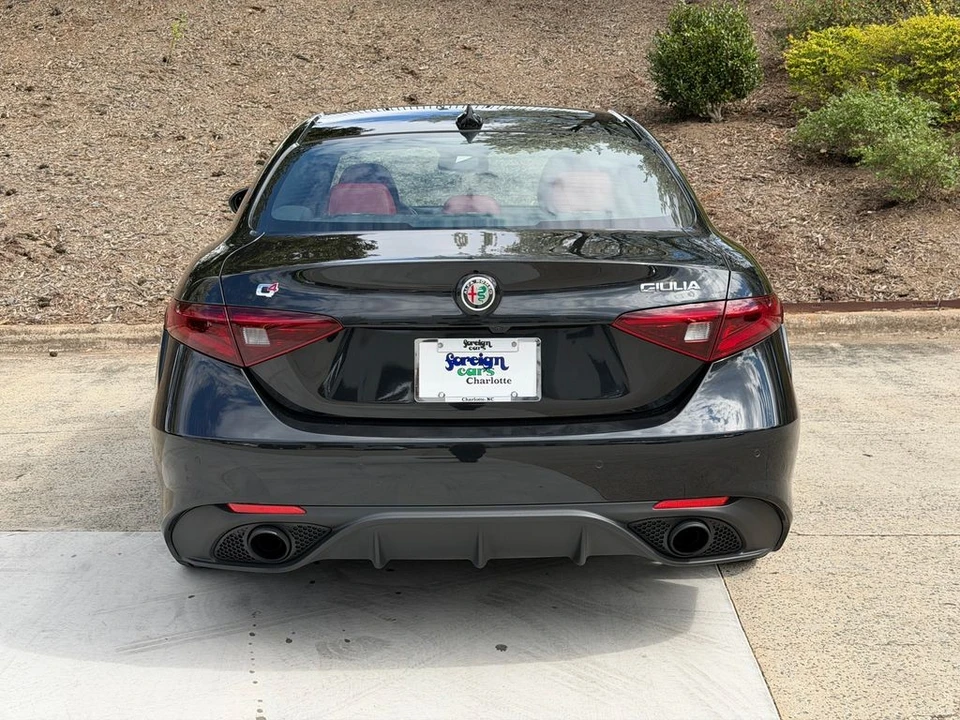 2022 Alfa Romeo Giulia - Image 5 of 21